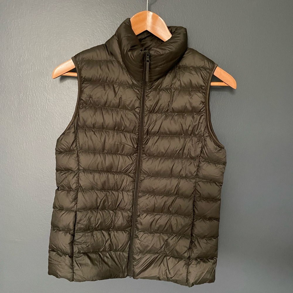 Uniqlo Ultra Light Packable Down Puffer Vest OLIVE GREEN